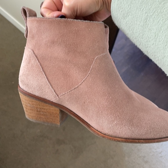 Blush pink suede booties - Picture 6 of 7